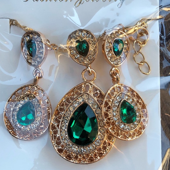 Earring and necklace set - Picture 2 of 4